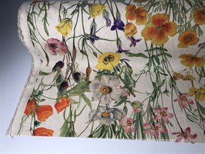 Dekostof - de fineste markblomster på hør look bund
